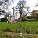 Cottage On The Green